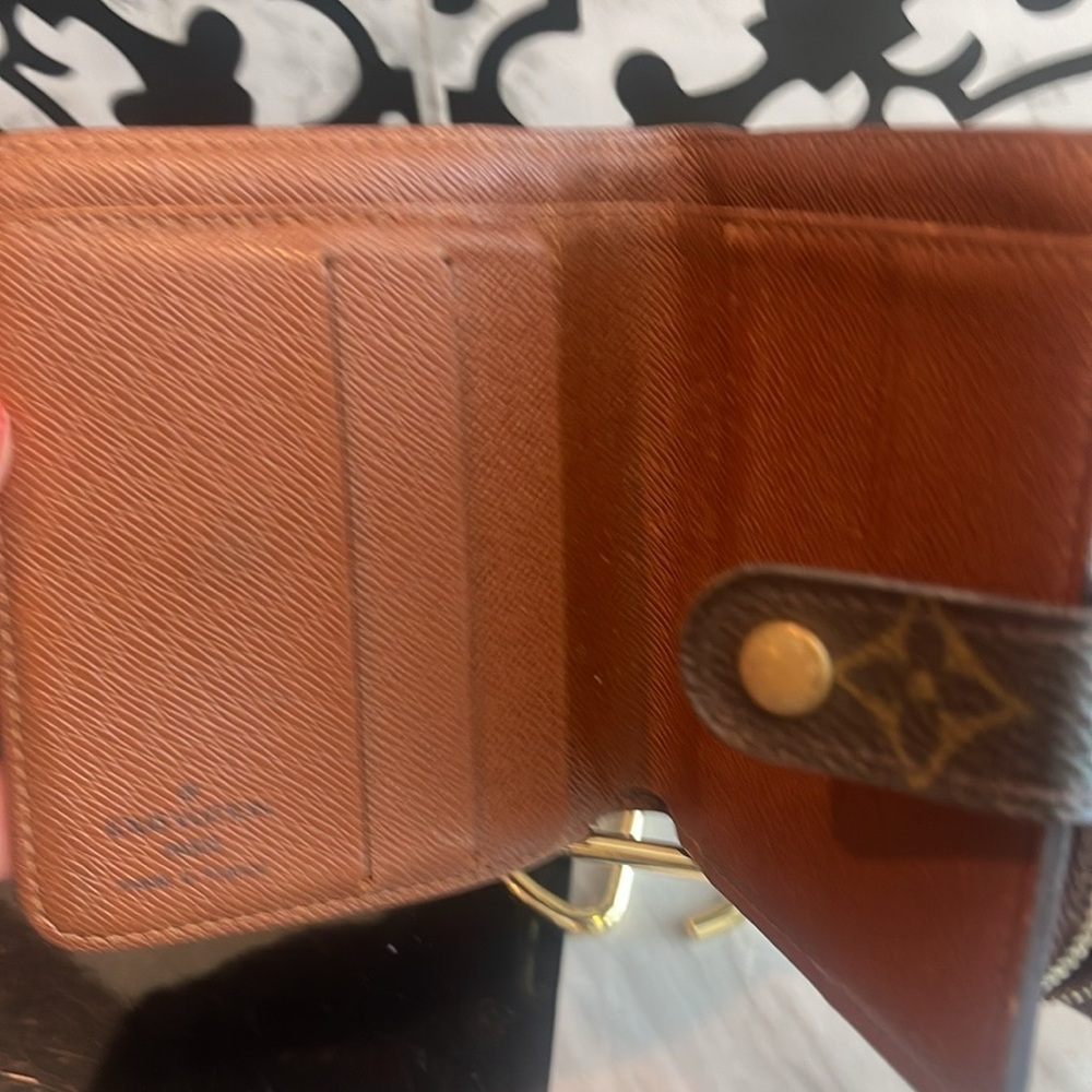 LV monogram compact wallet - Picture 3 of 7